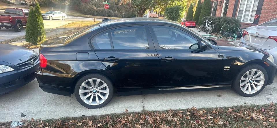 2011 BMW E90 3 Series Sedan - Image 2 of 4