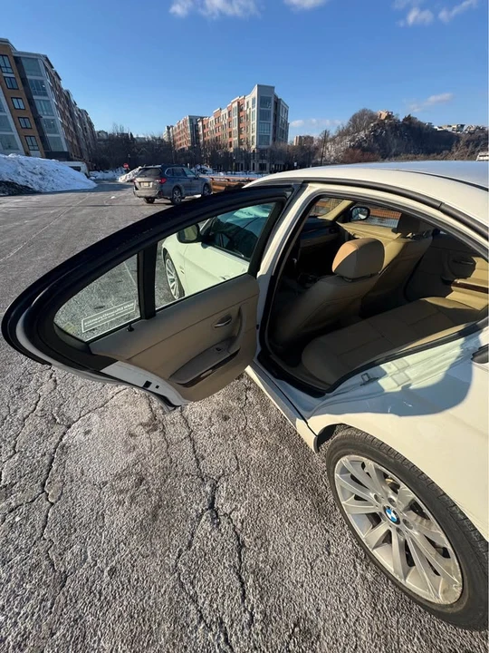 2011 BMW E90 3 Series Sedan - Image 9 of 17