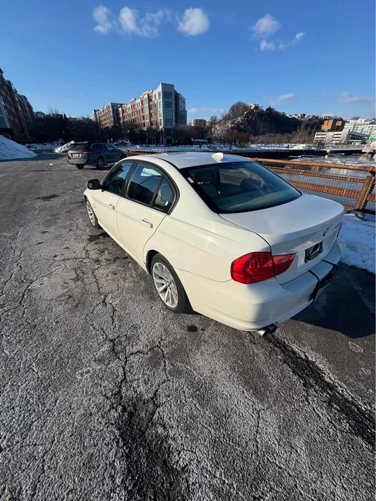 2011 BMW E90 3 Series Sedan - Image 5 of 17