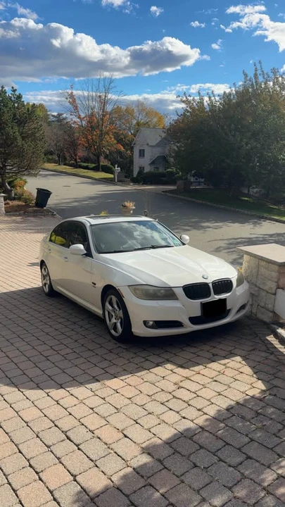2011 BMW E90 3 Series Sedan - Image 4 of 7