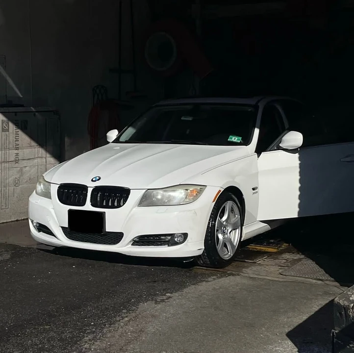 2011 BMW E90 3 Series Sedan - Image 5 of 7