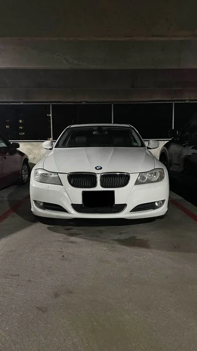 2011 BMW E90 3 Series Sedan - Image 2 of 7