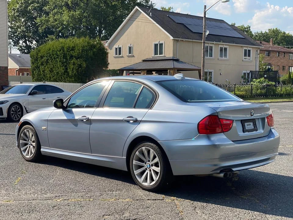 2011 BMW E90 3 Series Sedan - Image 6 of 17
