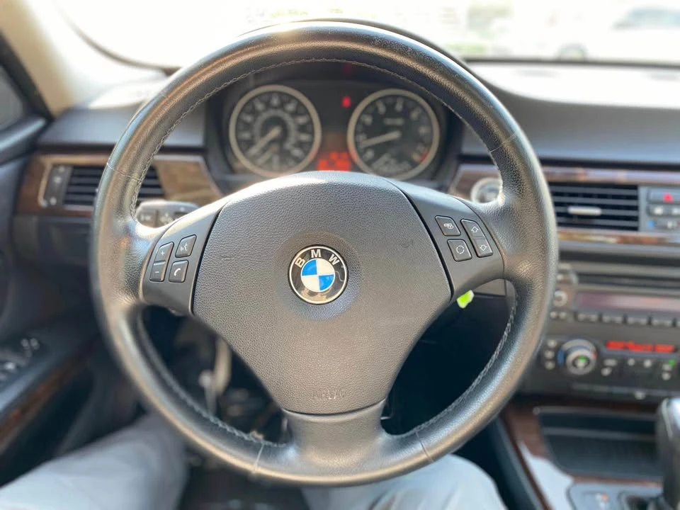 2011 BMW E90 3 Series Sedan - Image 16 of 17