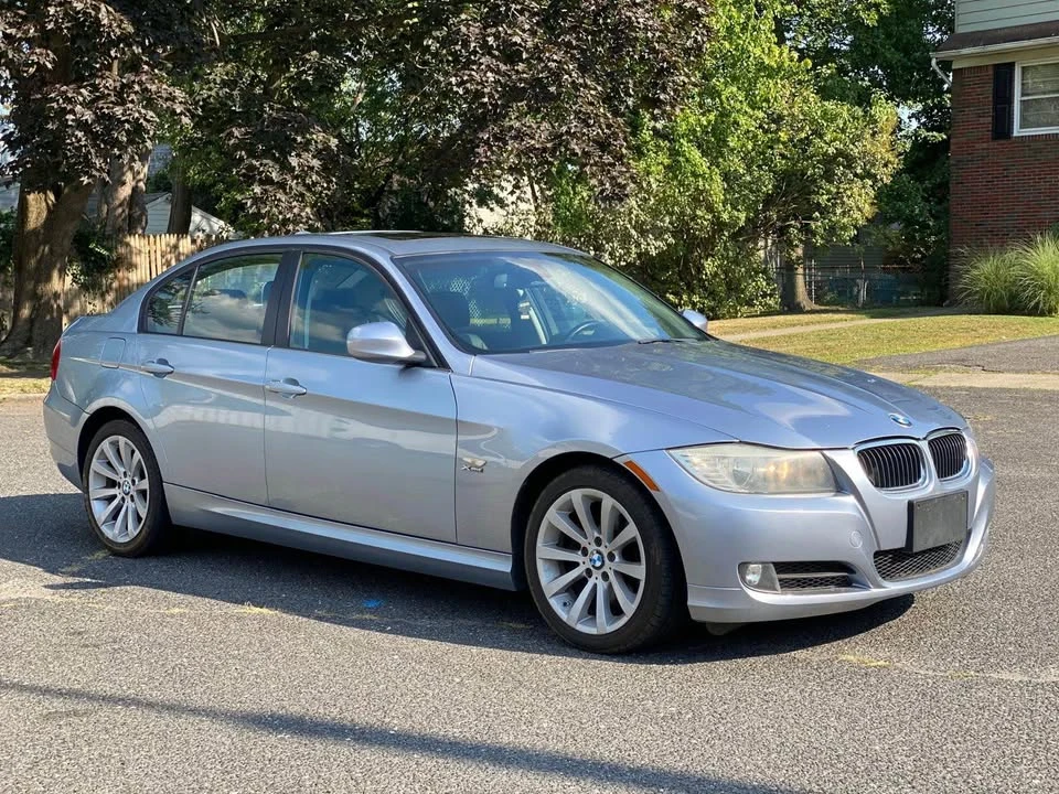 2011 BMW E90 3 Series Sedan - Image 8 of 17