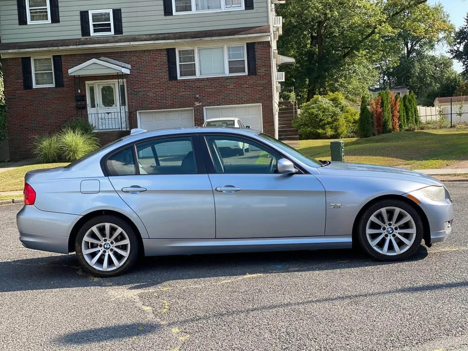 2011 BMW E90 3 Series Sedan - Image 3 of 17