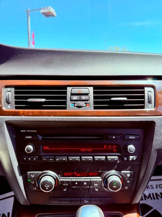2011 BMW E90 3 Series Sedan - Image 17 of 20