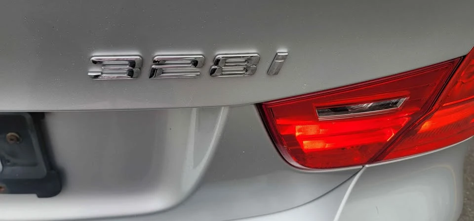 2011 BMW E90 3 Series Sedan - Image 13 of 16