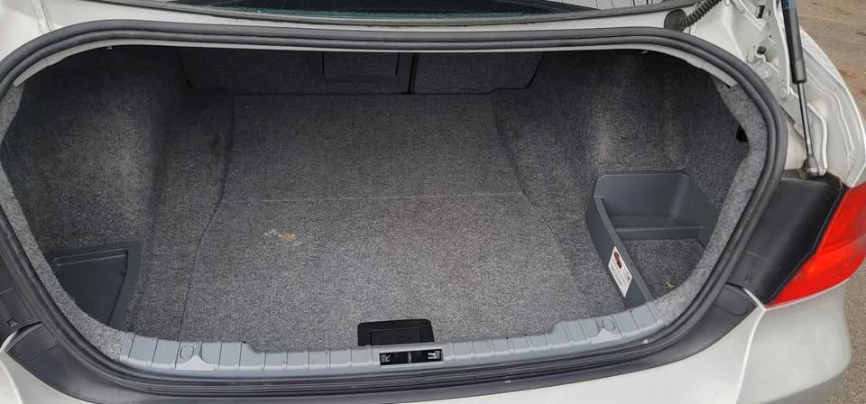2011 BMW E90 3 Series Sedan - Image 12 of 16