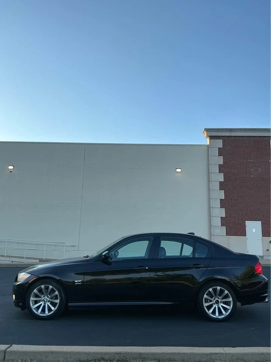 2011 BMW E90 3 Series Sedan - Image 4 of 18
