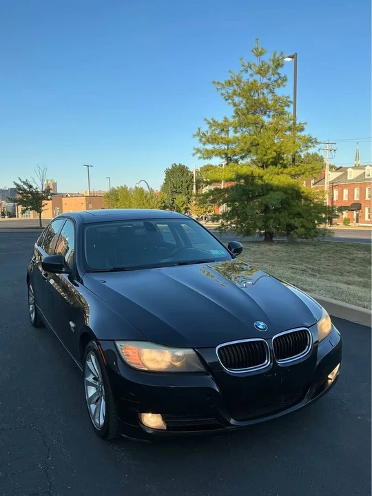 2011 BMW E90 3 Series Sedan - Image 10 of 18