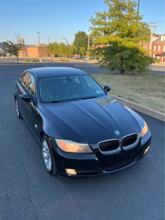 2011 BMW E90 3 Series Sedan - Image 9 of 18