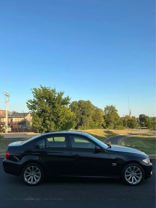 2011 BMW E90 3 Series Sedan - Image 7 of 18
