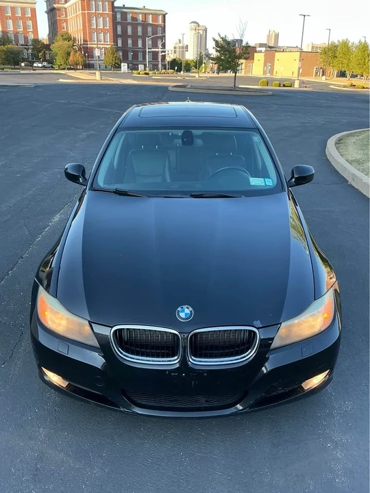 2011 BMW E90 3 Series Sedan - Image 2 of 18