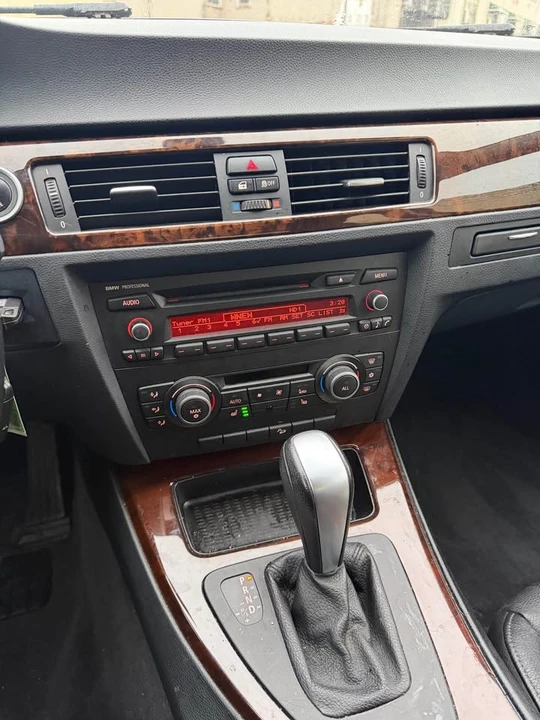 2011 BMW E90 3 Series Sedan - Image 12 of 12