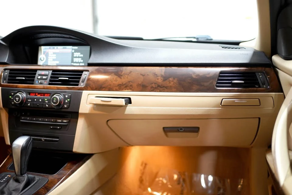 2011 BMW E90 3 Series Sedan - Image 16 of 18