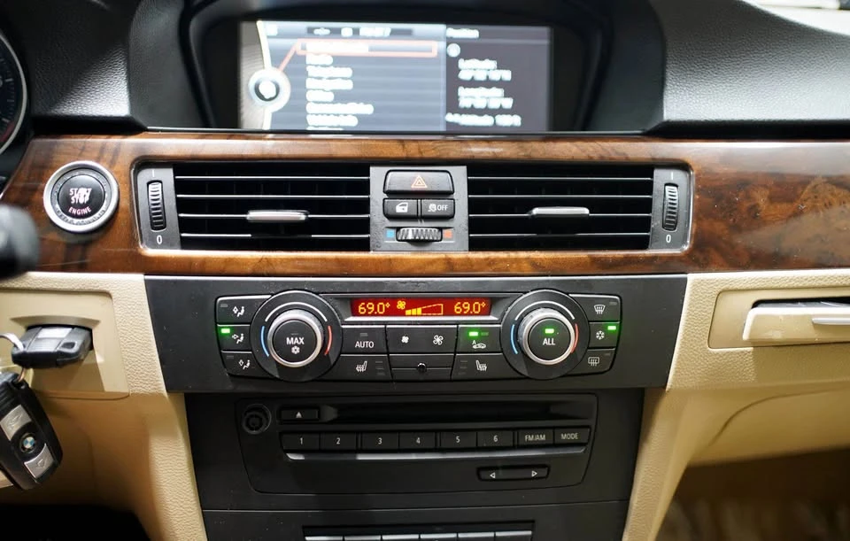 2011 BMW E90 3 Series Sedan - Image 11 of 18