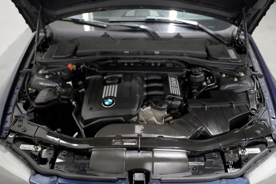 2011 BMW E90 3 Series Sedan - Image 15 of 18