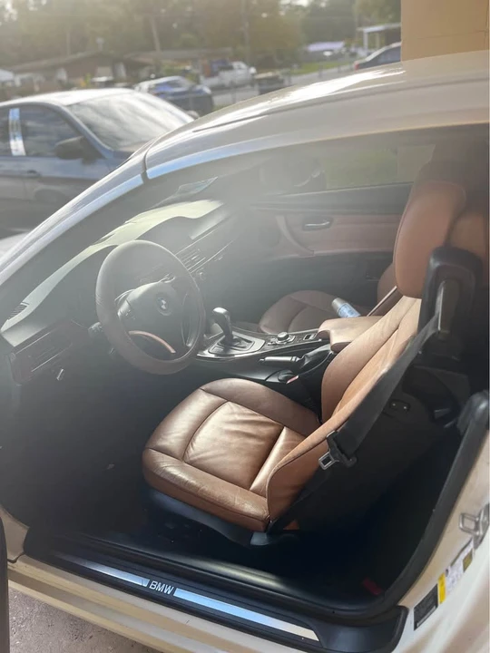 2011 BMW E93 335i Convertible - Image 2 of 3