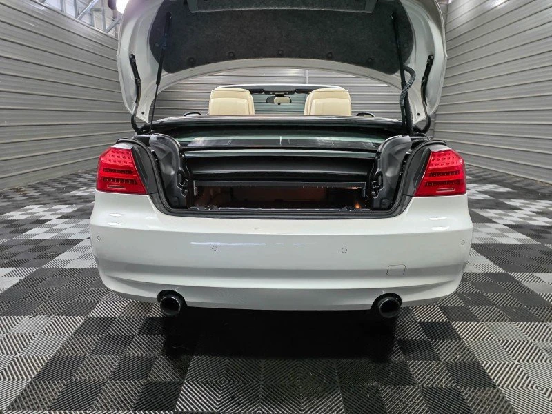 2011 BMW E93 335i Convertible - Image 19 of 20