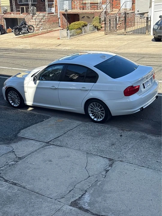 2011 BMW E90 335i Sedan - Image 2 of 2