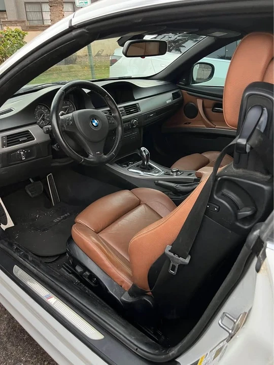 2011 BMW E93 335i Convertible - Image 8 of 10
