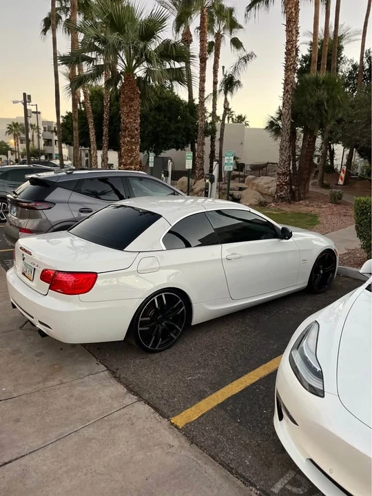 2011 BMW E93 335i Convertible - Image 4 of 10