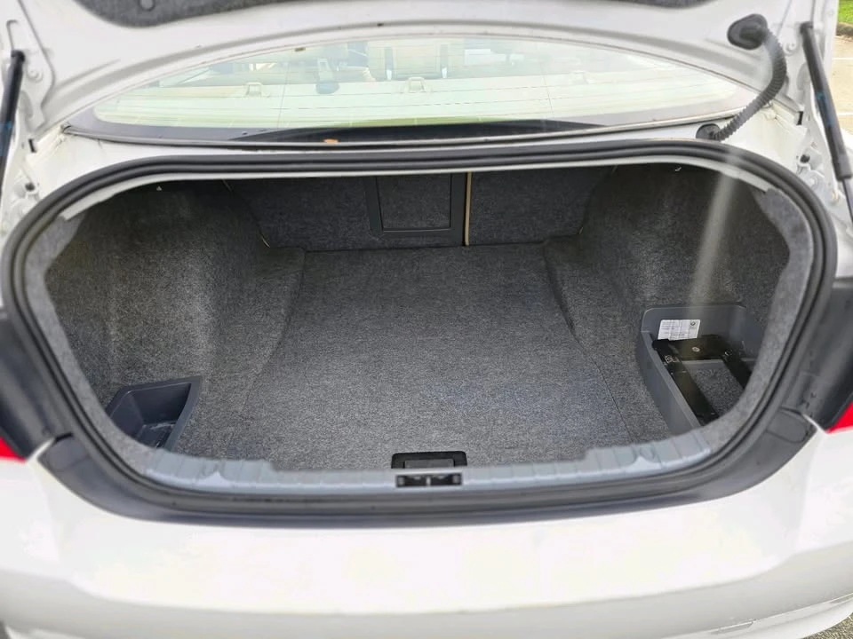 2011 BMW E90 3 Series Sedan - Image 19 of 20