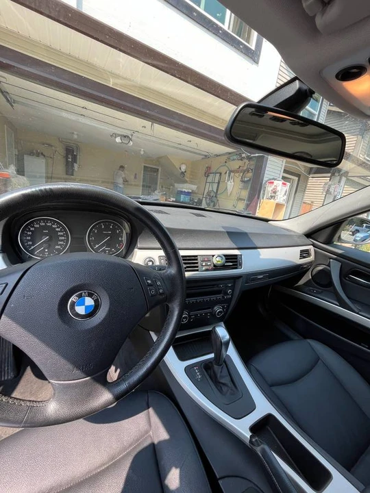 2011 BMW E90 3 Series Sedan - Image 4 of 10