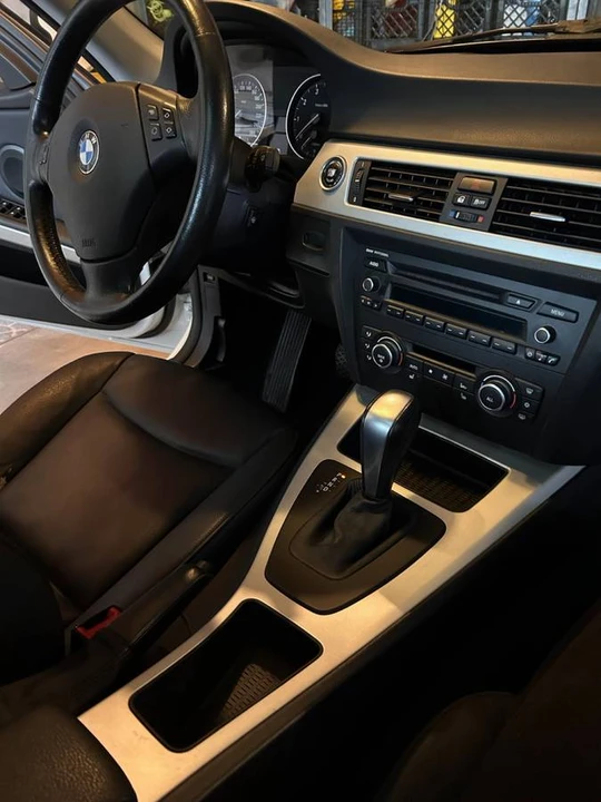 2011 BMW E90 3 Series Sedan - Image 9 of 10