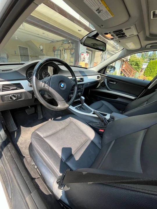 2011 BMW E90 3 Series Sedan - Image 5 of 10