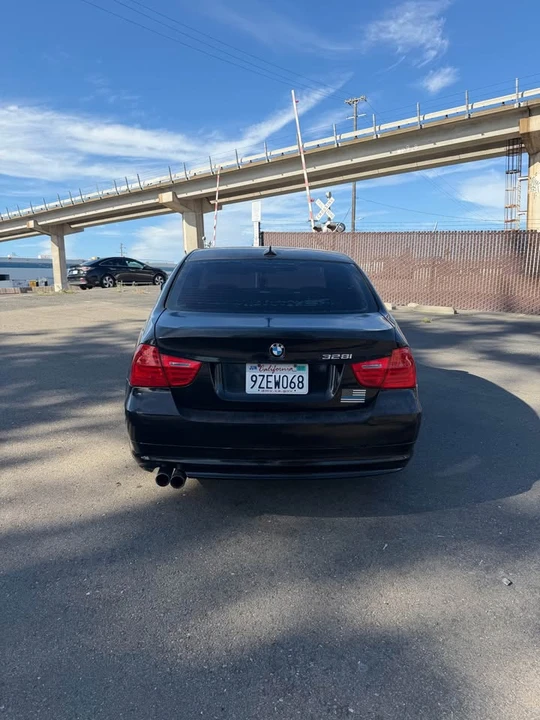 2011 BMW E90 3 Series Sedan - Image 4 of 9
