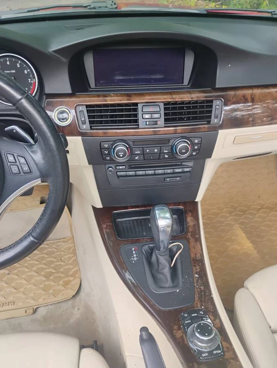 2011 BMW E93 3 Series Convertible - Image 10 of 15
