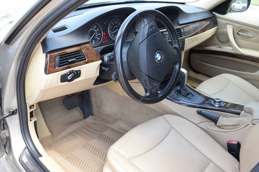 2011 BMW E90 3 Series Sedan - Image 10 of 20
