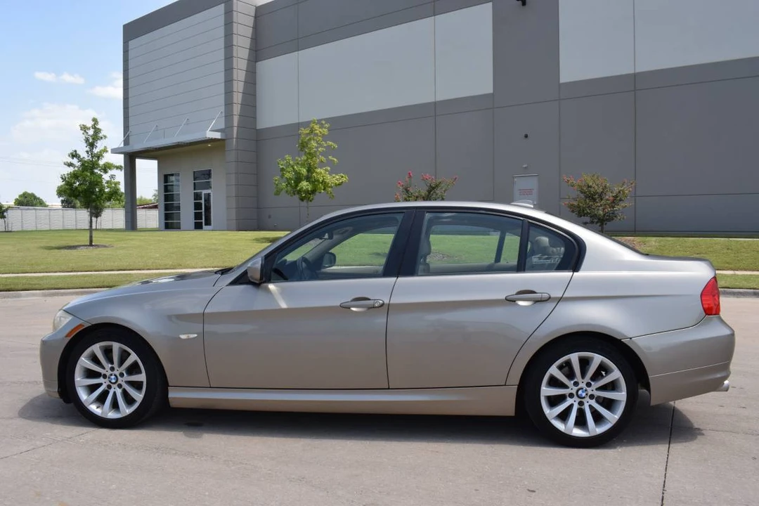 2011 BMW E90 3 Series Sedan - Image 8 of 20