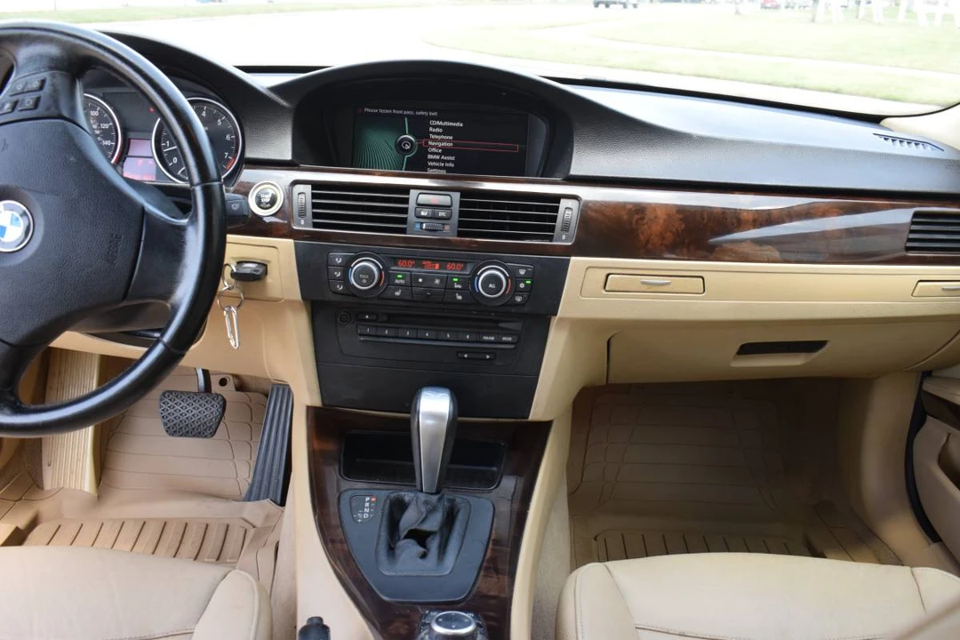 2011 BMW E90 3 Series Sedan - Image 11 of 20