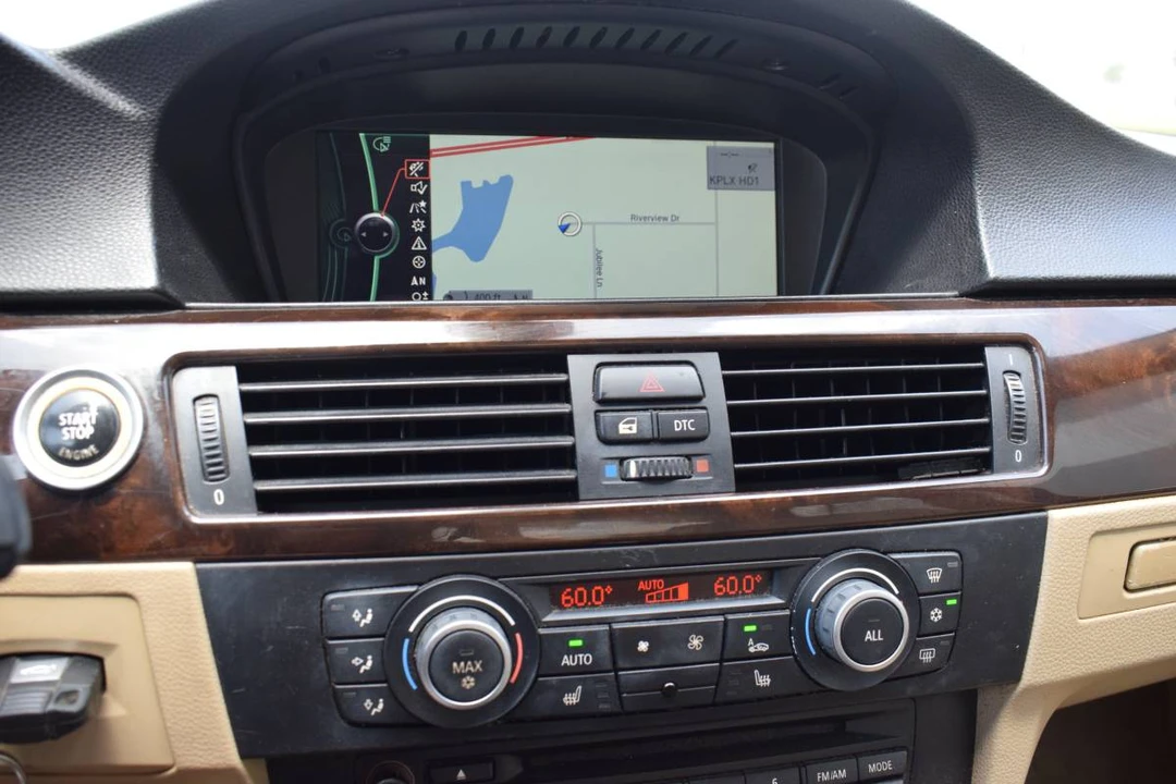 2011 BMW E90 3 Series Sedan - Image 17 of 20