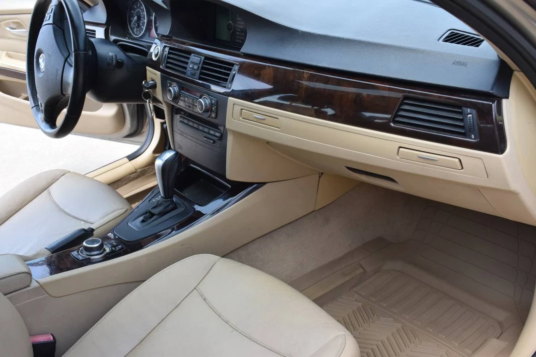 2011 BMW E90 3 Series Sedan - Image 13 of 20