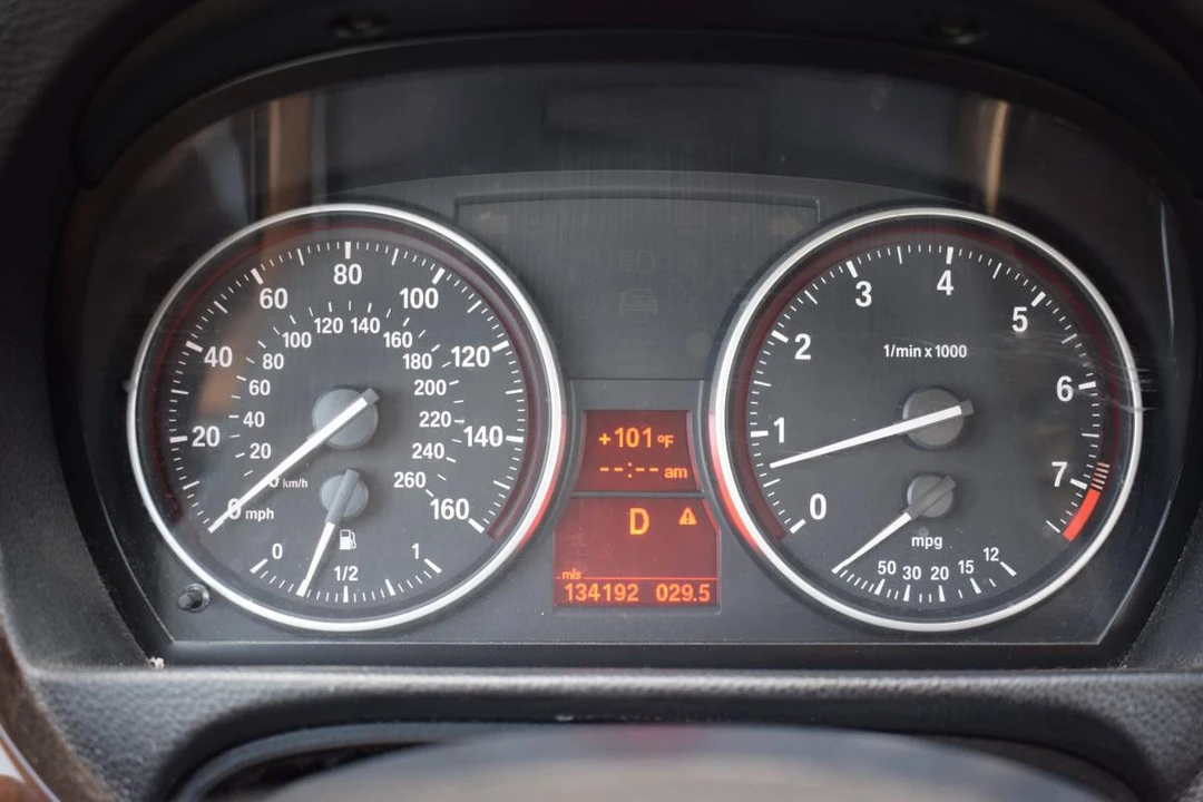 2011 BMW E90 3 Series Sedan - Image 16 of 20