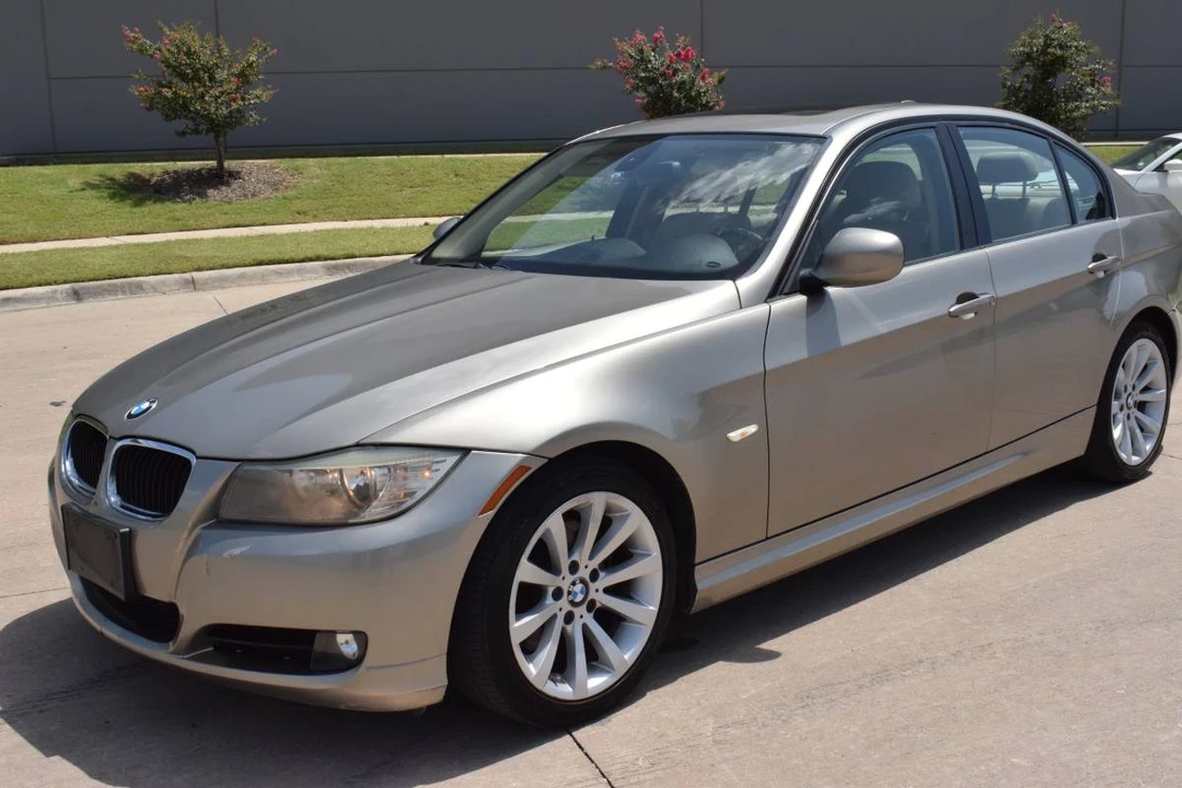 2011 BMW E90 3 Series Sedan - Image 9 of 20