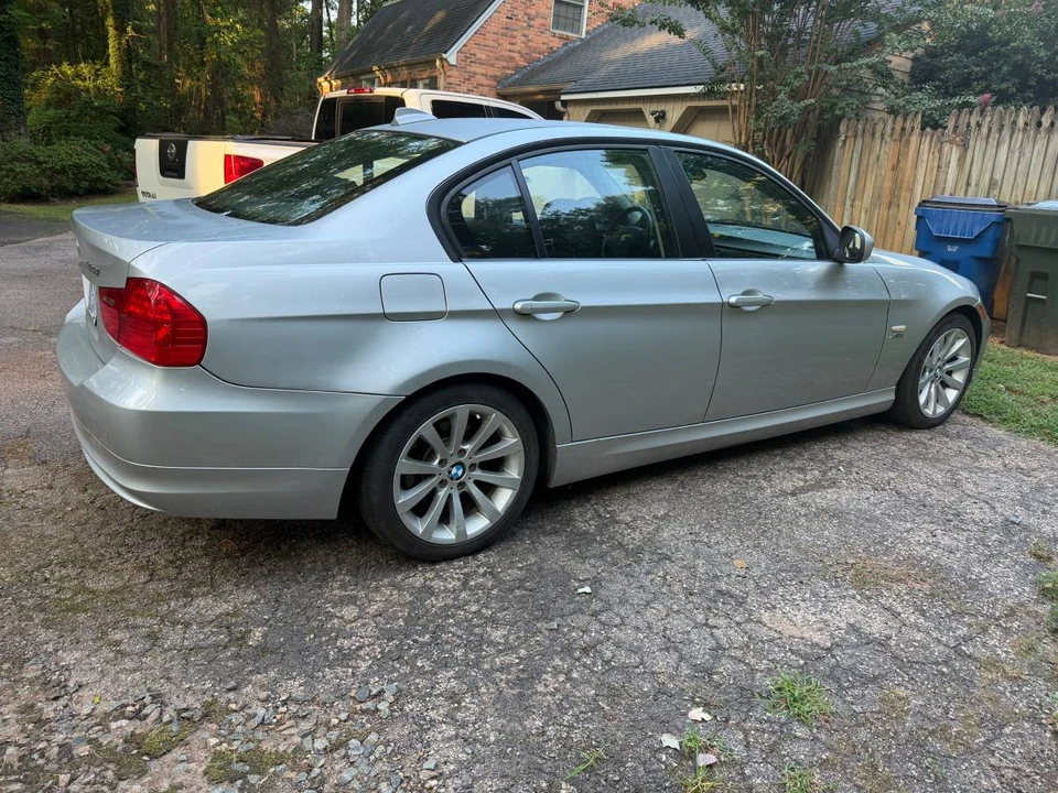 2011 BMW E90 3 Series Sedan - Image 2 of 4