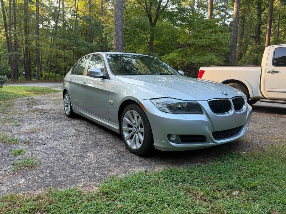 2011 BMW E90 3 Series Sedan - Image 3 of 4