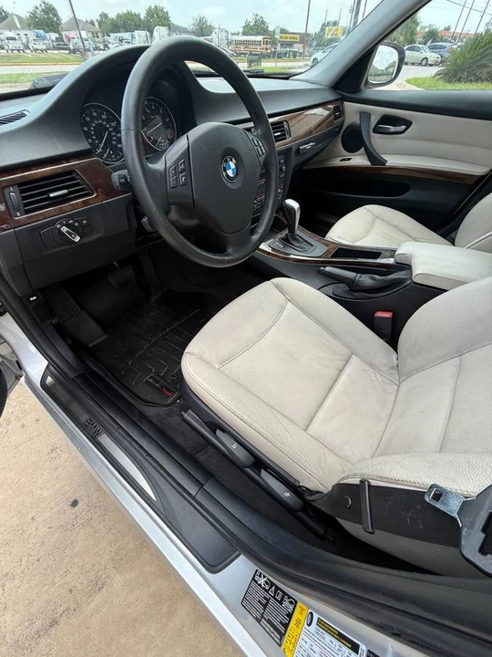 2011 BMW E90 3 Series Sedan - Image 7 of 13