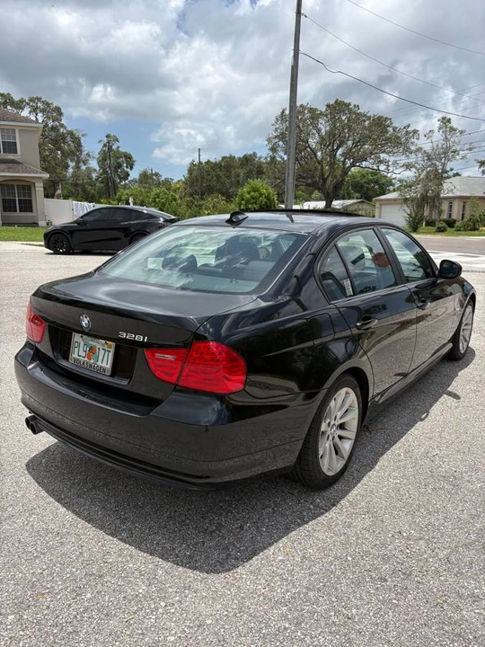 2011 BMW E90 3 Series Sedan - Image 4 of 16