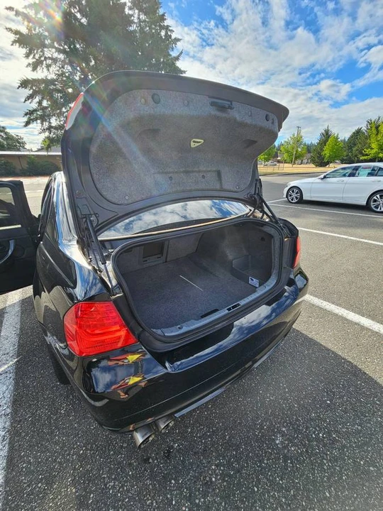 2011 BMW E90 3 Series Sedan - Image 12 of 23