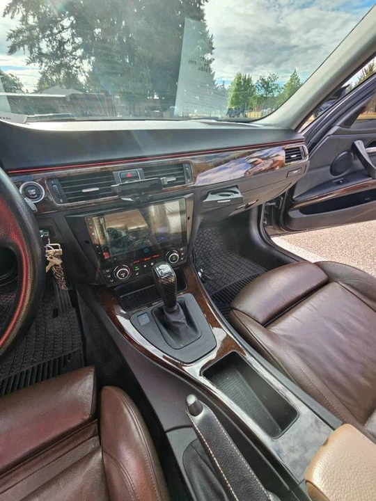 2011 BMW E90 3 Series Sedan - Image 9 of 23