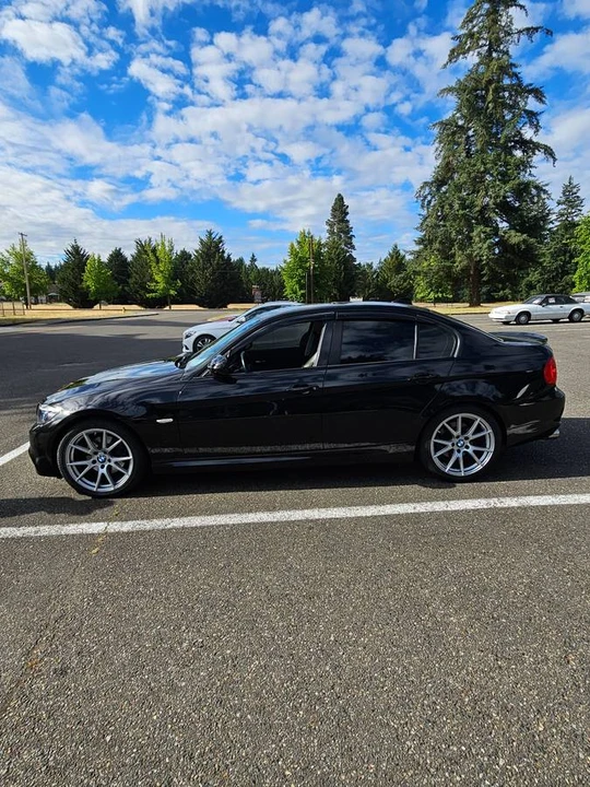 2011 BMW E90 3 Series Sedan - Image 5 of 23