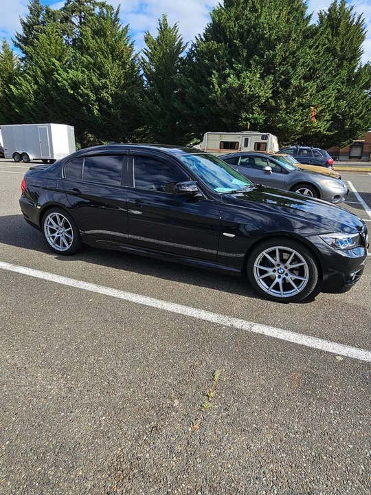 2011 BMW E90 3 Series Sedan - Image 4 of 23