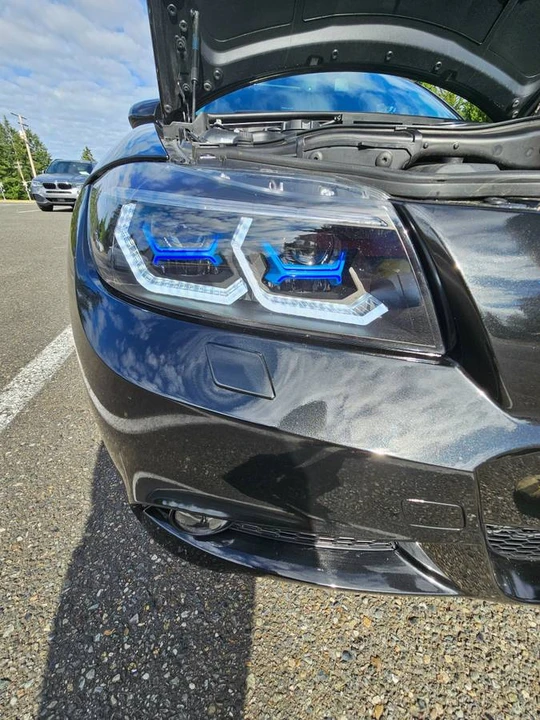 2011 BMW E90 3 Series Sedan - Image 18 of 23