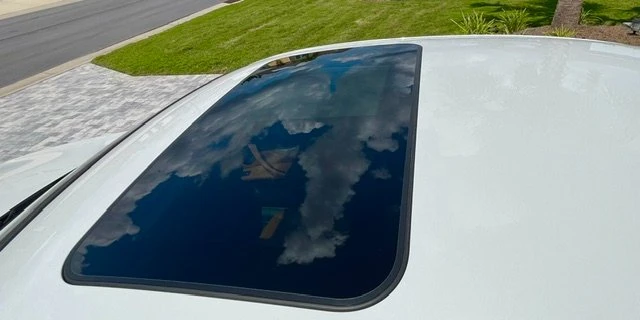 2011 BMW E90 3 Series Sedan - Image 8 of 20